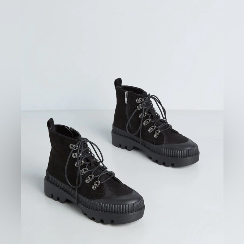 ModCloth NIB 90' Inspired Making Tracks Boots - Black‎